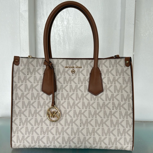 Michael Kors Bag Maple Jet Set Signature Tote - Picture 3 of 17